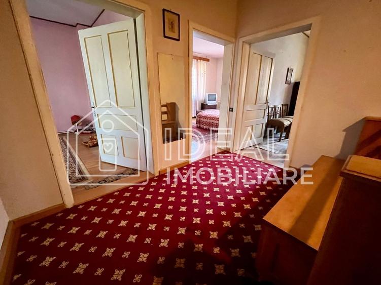 Casă individuală cu 7 camere cu Canalizare în Central