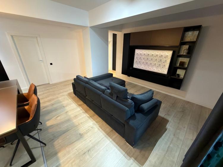 Apartament cu 3 camere decomandat, mobilat în Băneasa