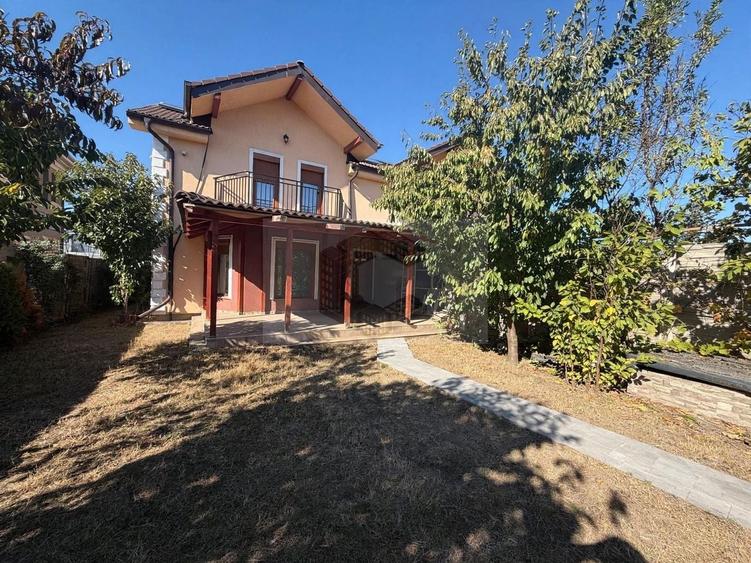 Duplex cu 5 camere cu Canalizare în Dumbrăvița
