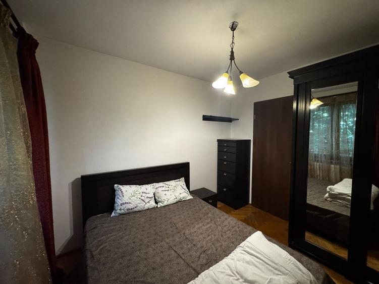 Apartament cu 3 camere semidecomandat, mobilat în Dacia