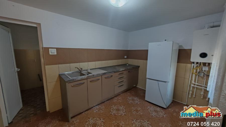 Casă individuală cu 5 camere cu Teren 686 Mp în Piața Centrală