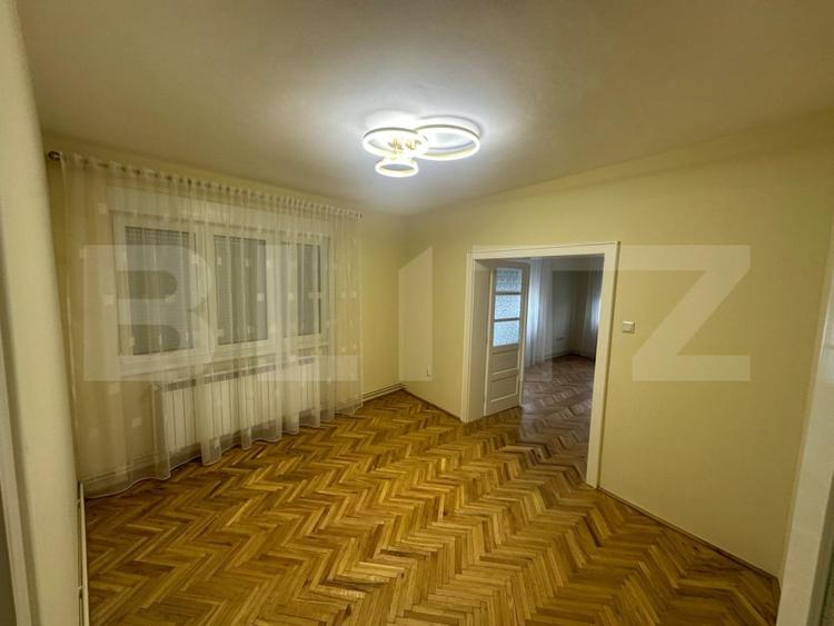 Apartament cu 4 camere decomandat în Titulescu
