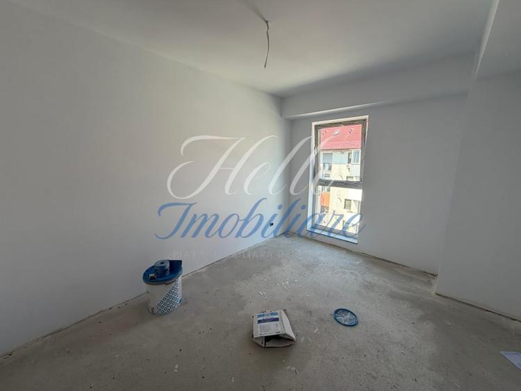 Apartament cu 4 camere semidecomandat în Florești