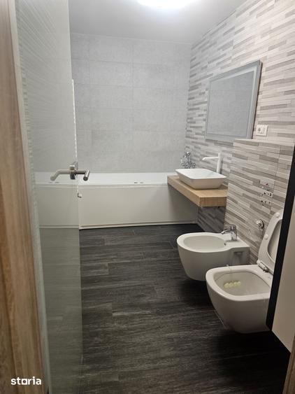 Apartament cu 3 camere în Tractorul