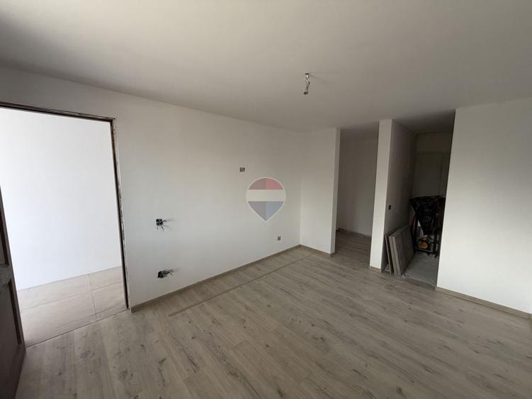 Casă individuală cu 5 camere cu Teren 433 Mp în Golești