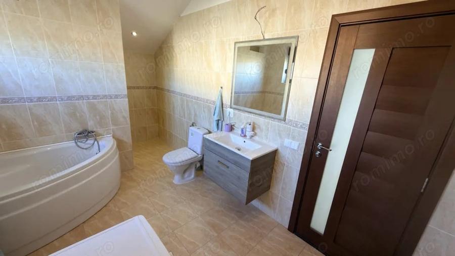 Casă cu 5 camere cu Teren 372 Mp în Broscărie