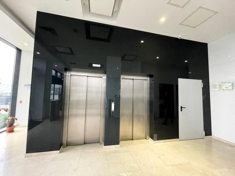 Birou, de 1,500 mp, în Aviației