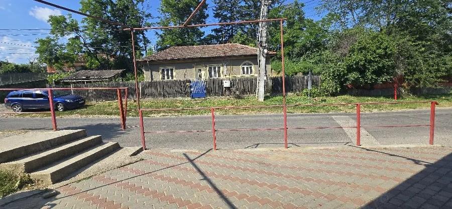 Casă cu 3 camere cu Teren 450 Mp în Berca