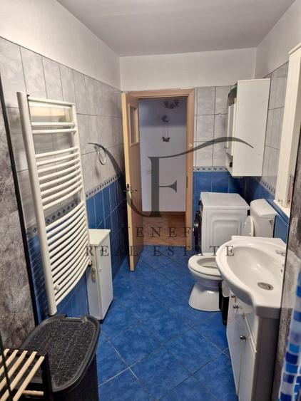 Apartament cu 3 camere semidecomandat în Colentina