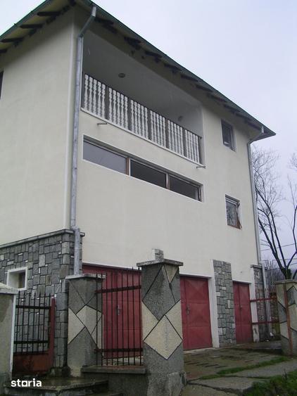 Casă cu 6 camere cu Teren 522 Mp în Central