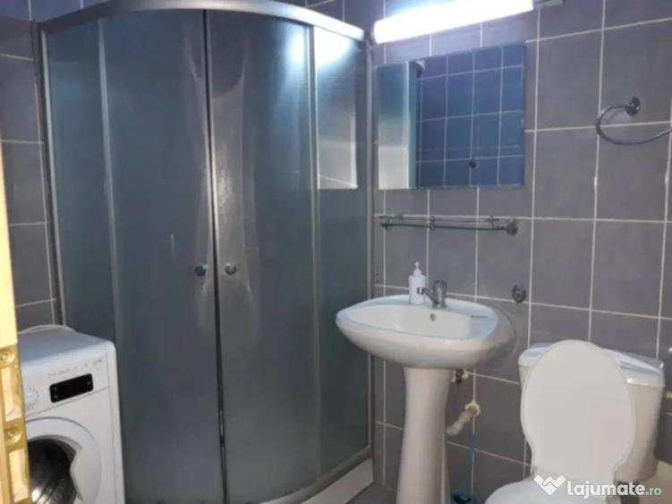 Garsonieră decomandată în Podul de Piatră