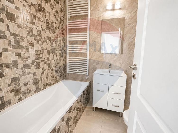 Apartament cu 4 camere decomandat în Central