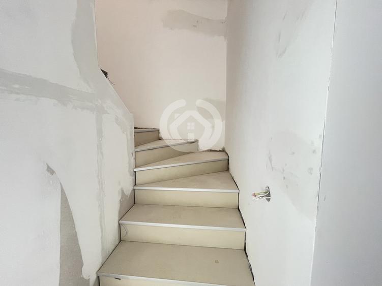 Duplex cu 4 camere cu Teren 264 Mp în Rășinari