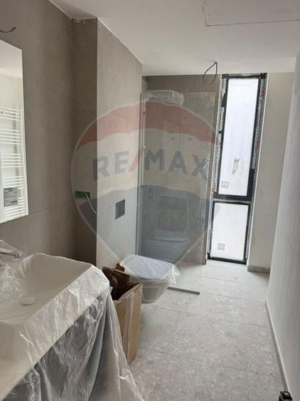 Casă individuală cu 4 camere cu Teren 158 Mp în Central