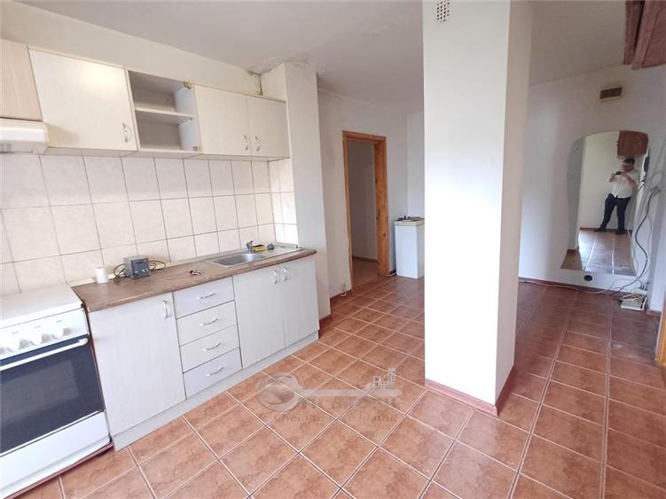Apartament cu 3 camere decomandat în Nicolina