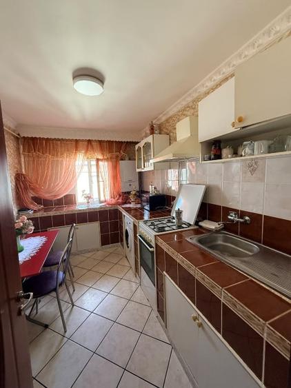 Apartament cu 4 camere decomandat, mobilat în Central
