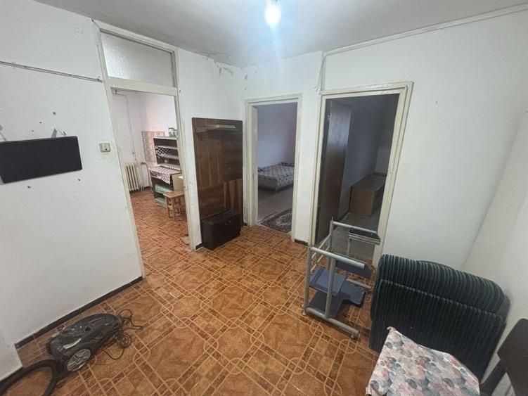 Apartament cu 4 camere decomandat în Rahova