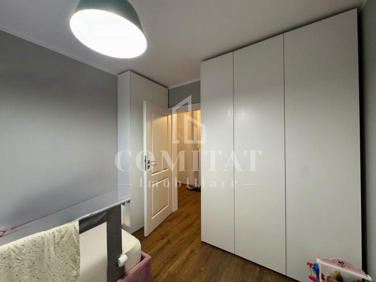 Apartament cu 3 camere semidecomandat, mobilat în Europa