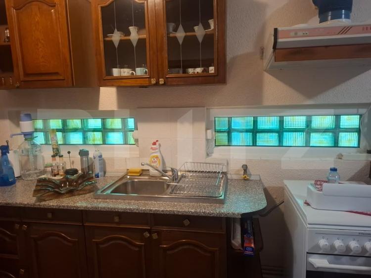 Casă individuală cu 12 camere cu Canalizare în Lungulețu