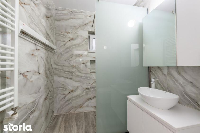 Apartament cu 3 camere semidecomandat, mobilat în Calea București