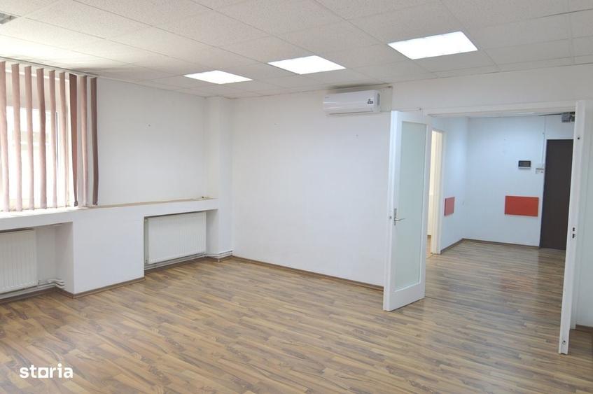 Apartament cu 3 camere în Calea Victoriei