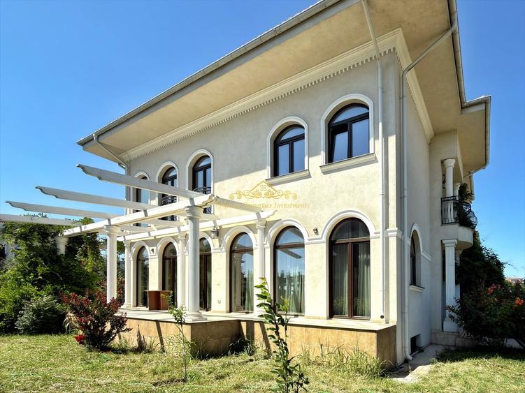 Casă individuală cu 10 camere cu Canalizare în Sisești