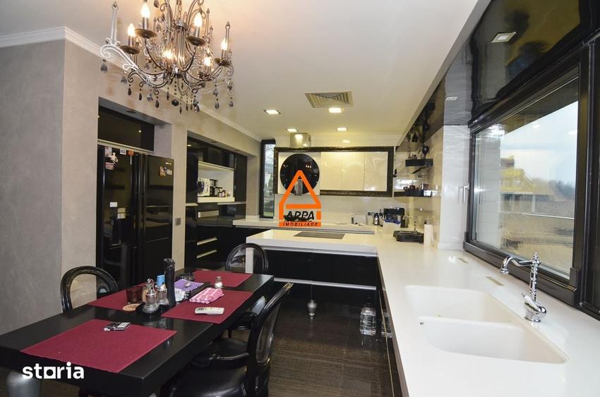 Casă cu 5 camere cu Teren 2800 Mp în Bucium