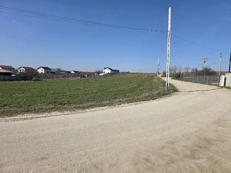 Teren de 9900 mp, în Central