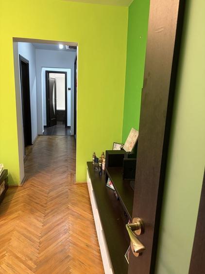 Apartament cu 4 camere semidecomandat în Nord