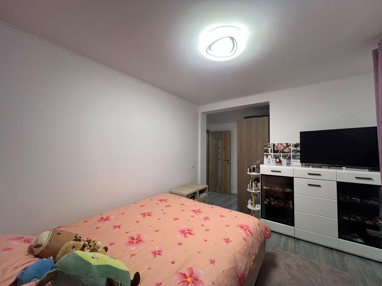 Apartament cu 3 camere decomandat, mobilat în Exterior Nord