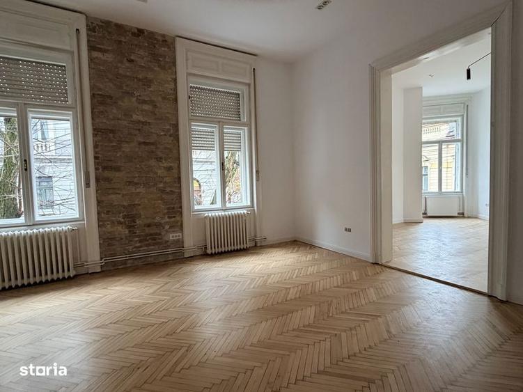 Apartament cu 3 camere în P-ța Maria