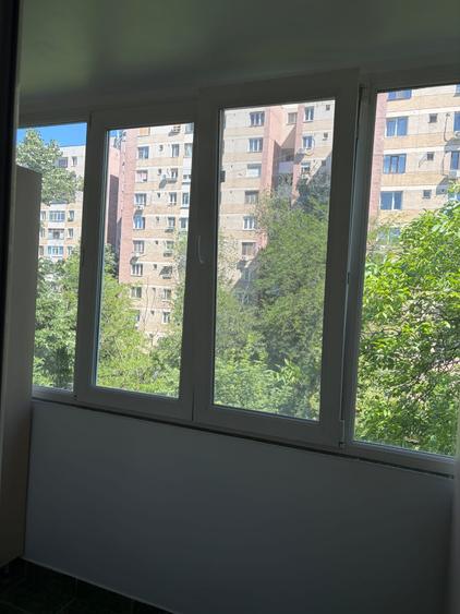 Apartament cu 3 camere semidecomandat, mobilat în Drumul Taberei