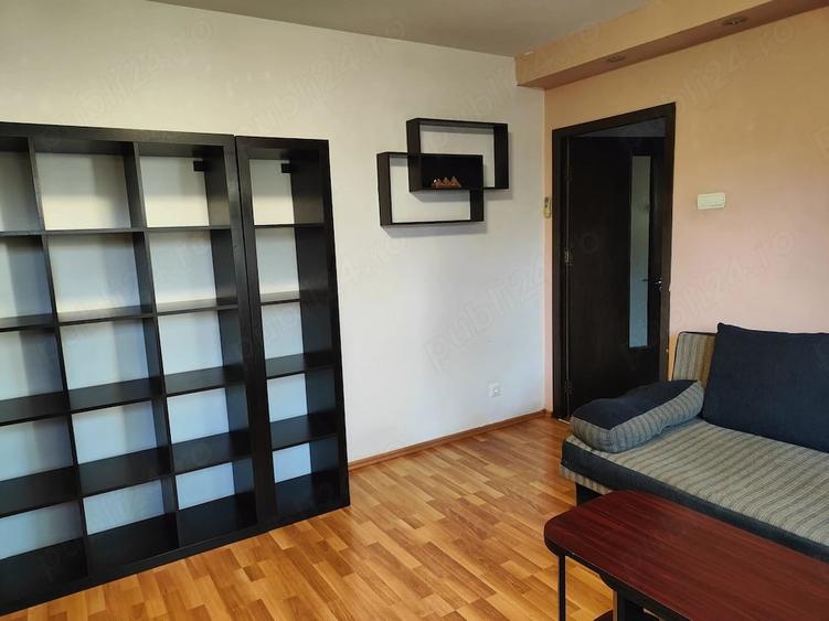 Apartament cu 3 camere semidecomandat în Militari