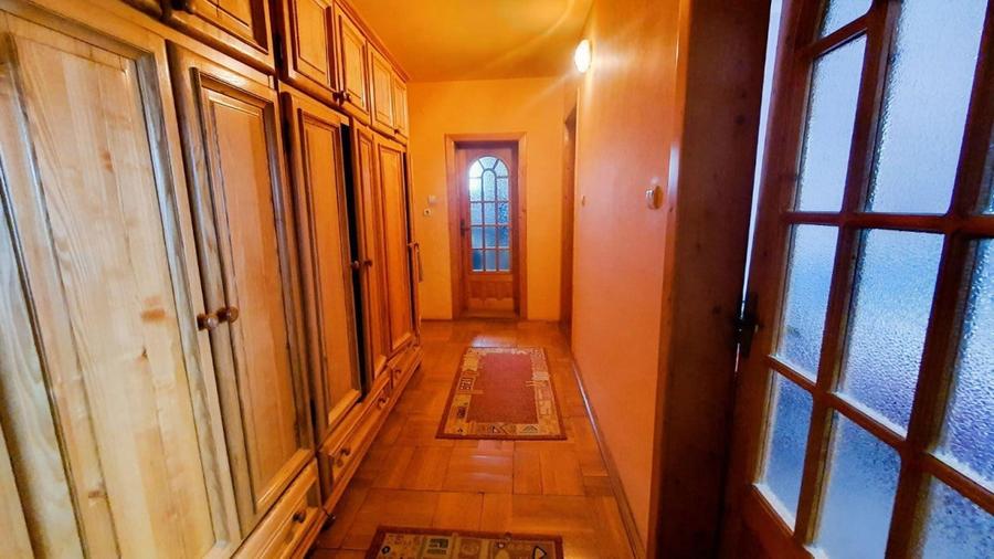 Casă individuală cu 10 camere cu Garaj în Calea Moldovei