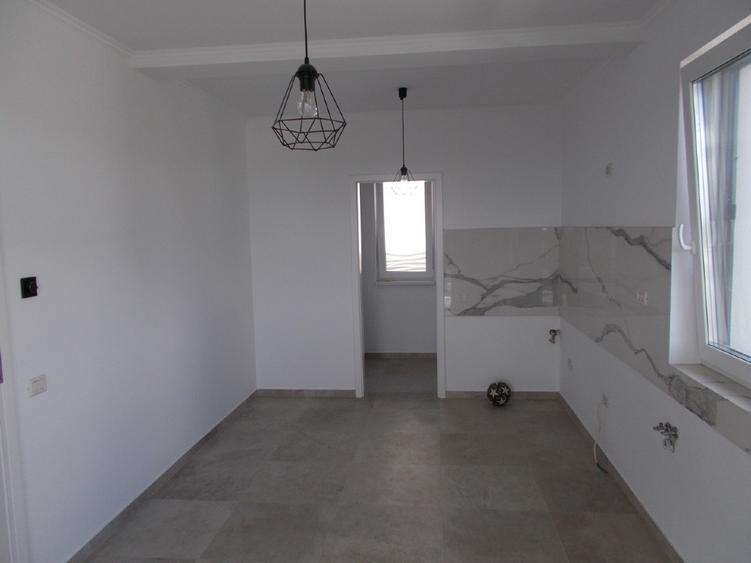 Casă individuală cu 4 camere cu Teren 742 Mp în Moșnița Nouă