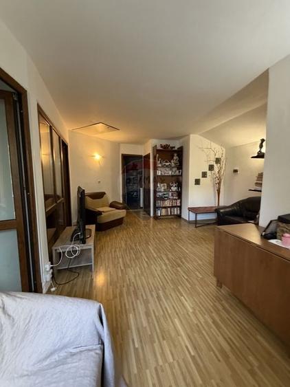 Apartament parter si mansarda curte proprie str. Paltinis - 11