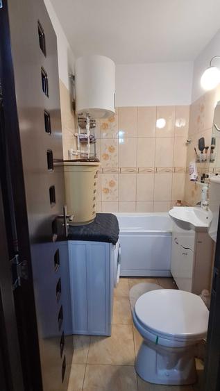 Garsonieră decomandată în Titan