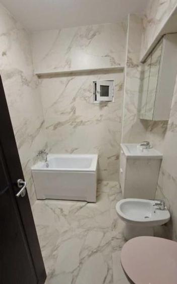 Apartament cu 4 camere decomandat în Olteniței