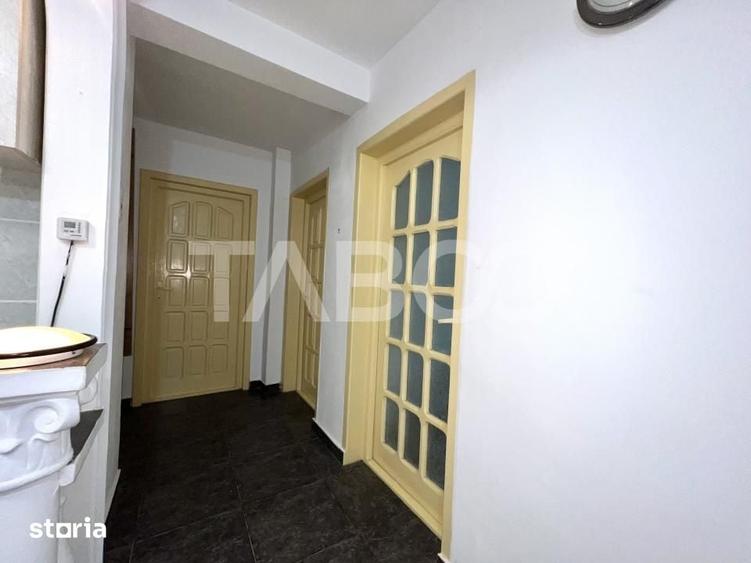 Apartament cu 3 camere decomandat în Între Lacuri