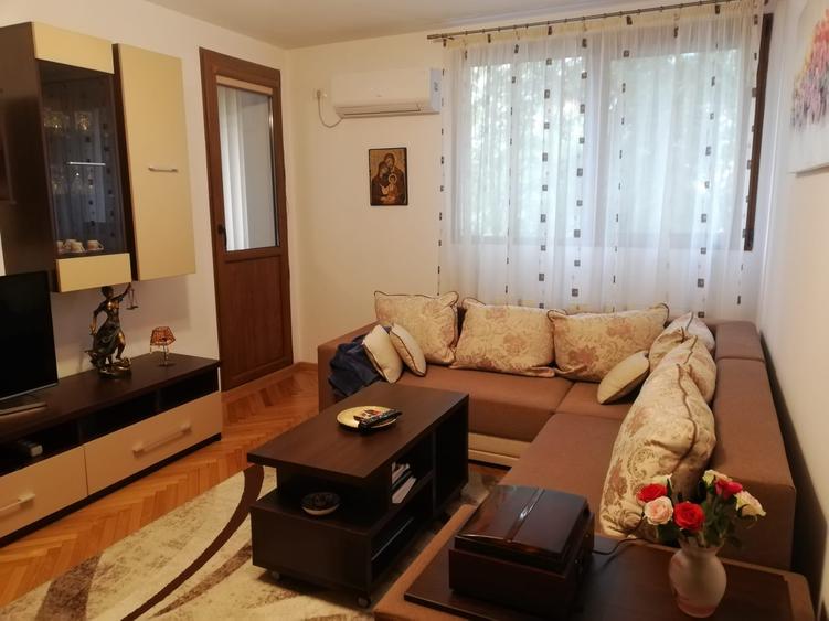 Apartament cu 4 camere semidecomandat în Titan