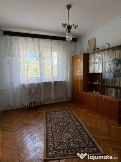 Apartament cu 3 camere decomandat în Brazda lui Novac