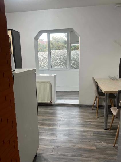 Apartament cu 3 camere decomandat în Lipovei