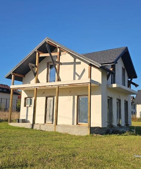 Casă individuală cu 3 camere cu Teren 1000 Mp în Dobrovăț