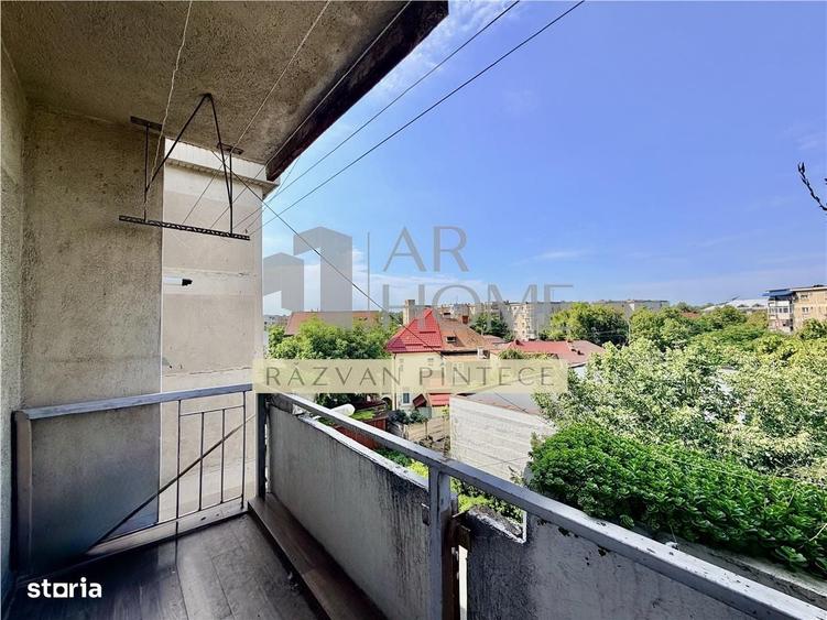 Apartament cu 3 camere decomandat în Democrației