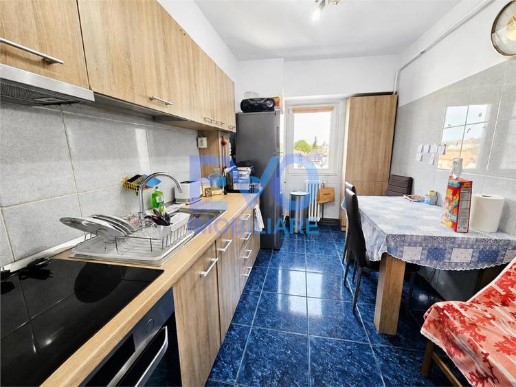 Apartament cu 3 camere decomandat în Independenței