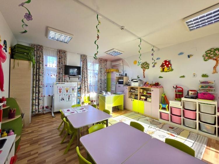 Casă individuală cu 10 camere cu Teren 900 Mp în 23 August