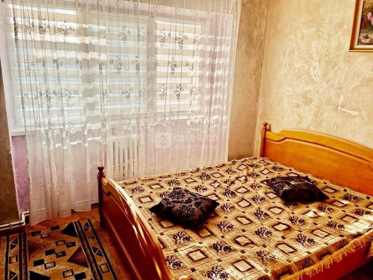 Apartament cu 3 camere semidecomandat, mobilat în Central