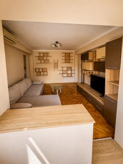 Apartament cu 2 camere semidecomandat, mobilat în Ultracentral