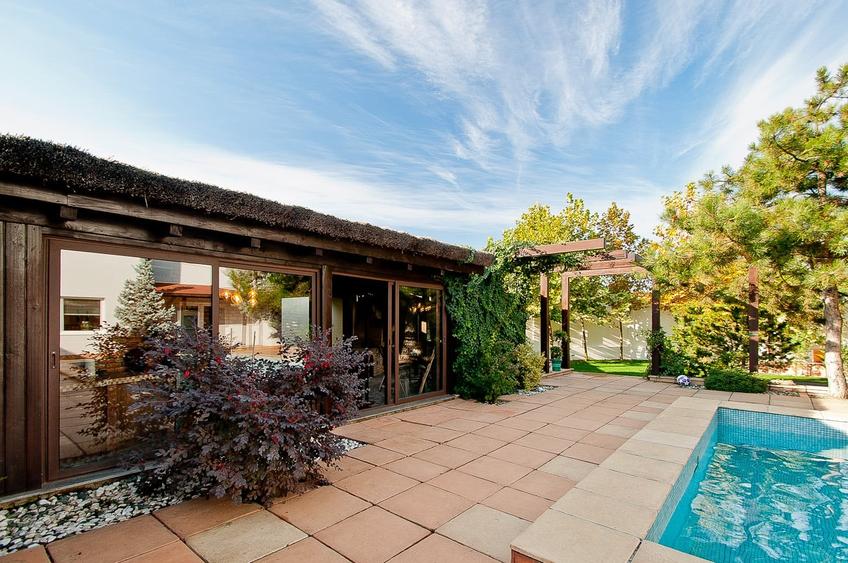 Casă individuală cu 6 camere cu Piscina în Șendreni