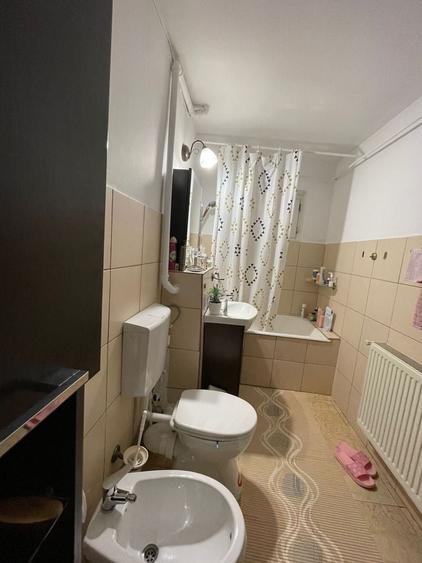 Apartament cu 3 camere decomandat în Micro 5